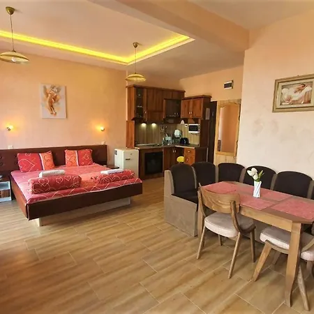 Hostel Apartments And Guest Rooms 