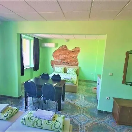 Apartments And Guest Rooms 