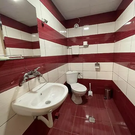 Hostel Apartments And Guest Rooms 