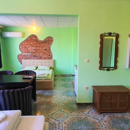 Apartments And Guest Rooms 