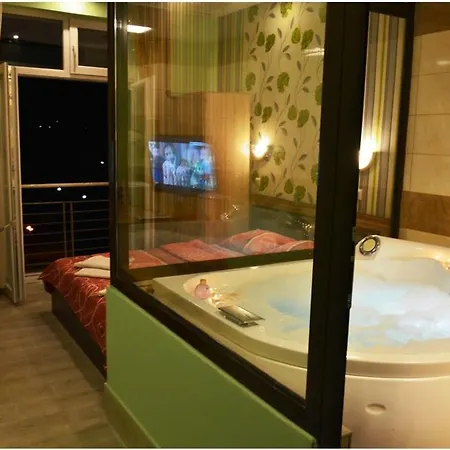 Hostel Apartments And Guest Rooms 