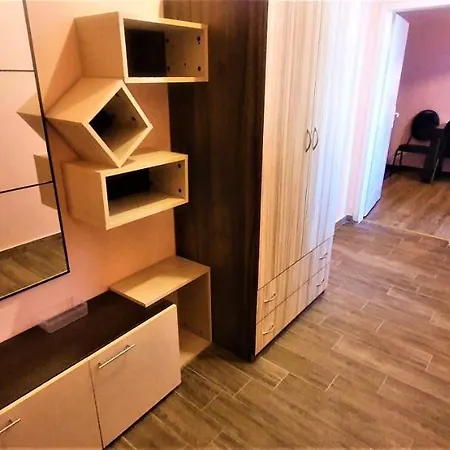 Hostel Apartments And Guest Rooms 