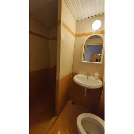 Apartments And Guest Rooms 