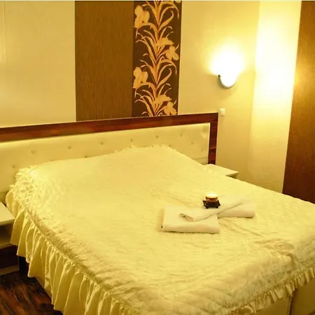 Hostel Apartments And Guest Rooms 