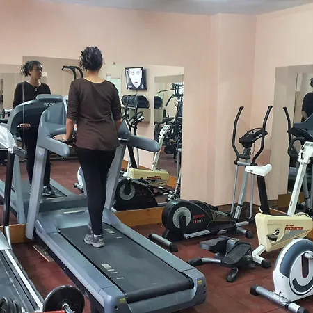 Hostel Apartments And Guest Rooms 