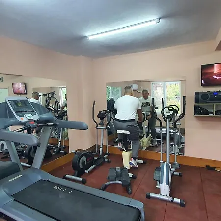 Hostel Apartments And Guest Rooms 