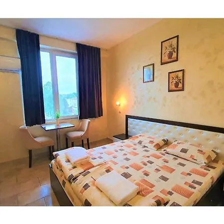 Apartments And Guest Rooms 